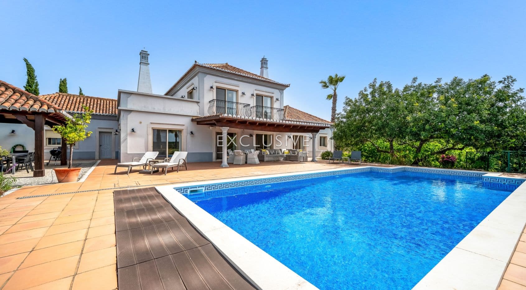 South-Facing 4 Bedroom Villa Santa Barbara de Nexe, Algarve-1