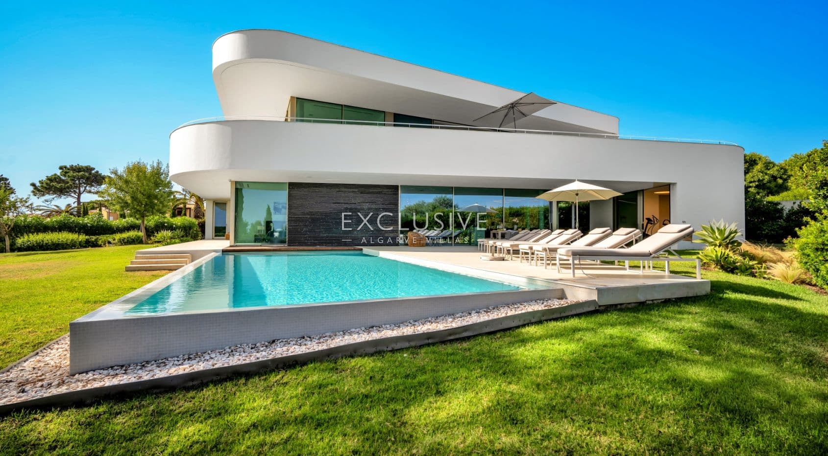 Luxury 6 bedroom Villa with 360º Sea Views in Canavial, Lagos-1