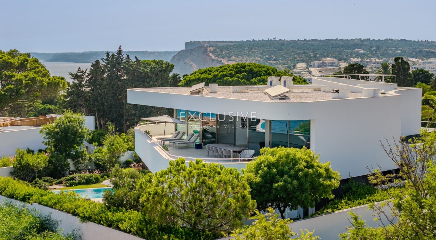 Luxury 6 bedroom Villa with 360º Sea Views in Canavial, Lagos-1