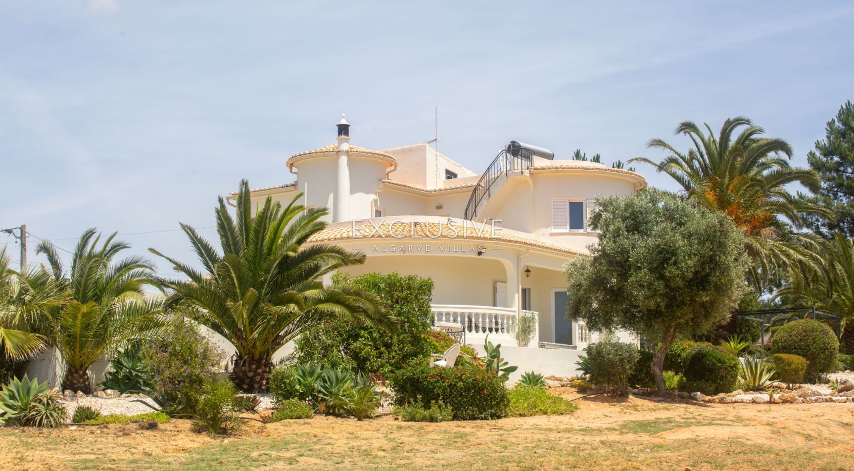 Exklusive Villa mit 4+1 Schlafzimmern und beheiztem Pool auf einem 7910 m² großen Grundstück in Porc