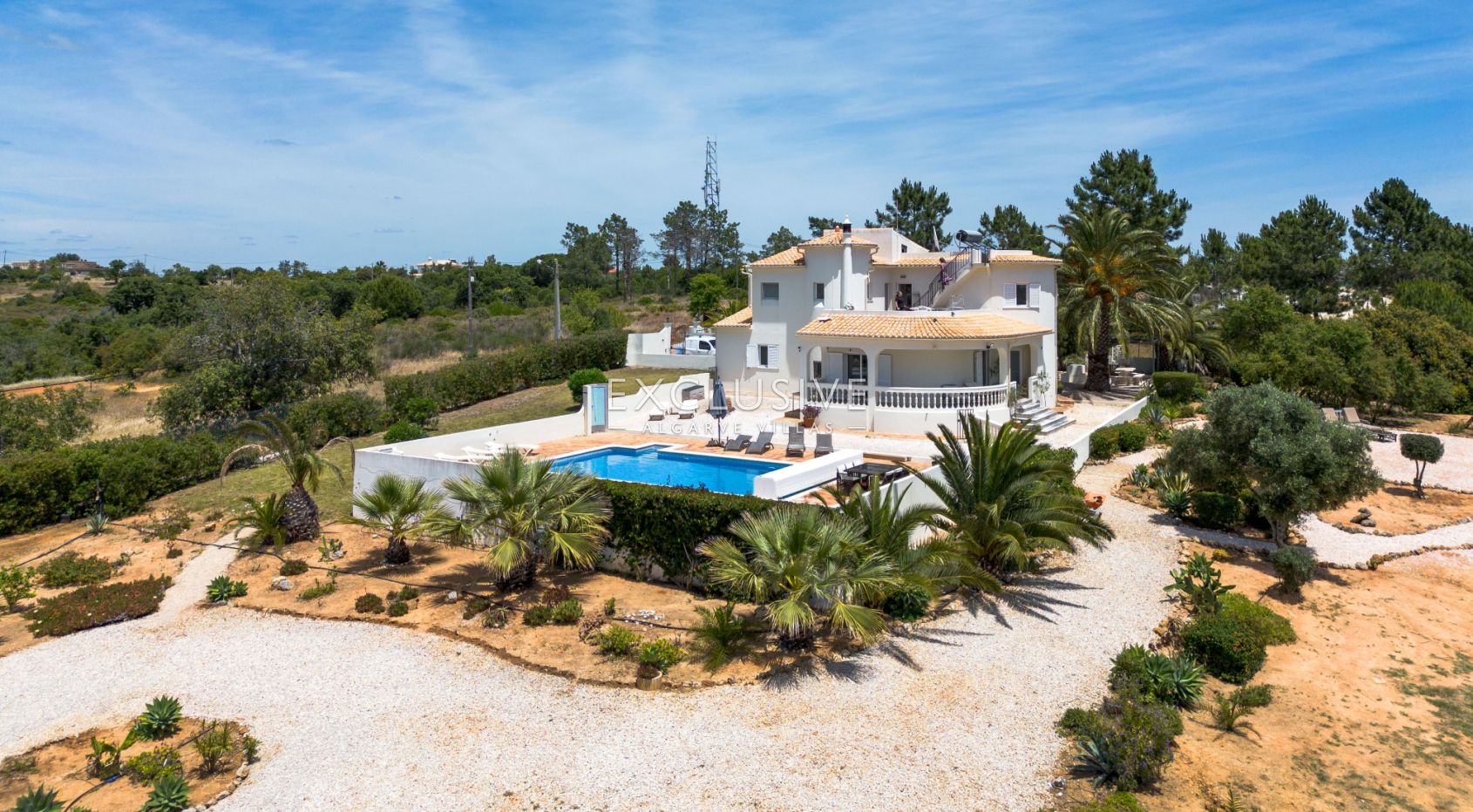 Exklusive Villa mit 4+1 Schlafzimmern und beheiztem Pool auf einem 7910 m² großen Grundstück in Porc