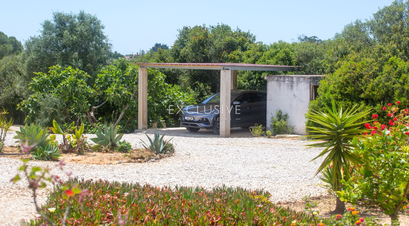 Exklusive Villa mit 4+1 Schlafzimmern und beheiztem Pool auf einem 7910 m² großen Grundstück in Porc