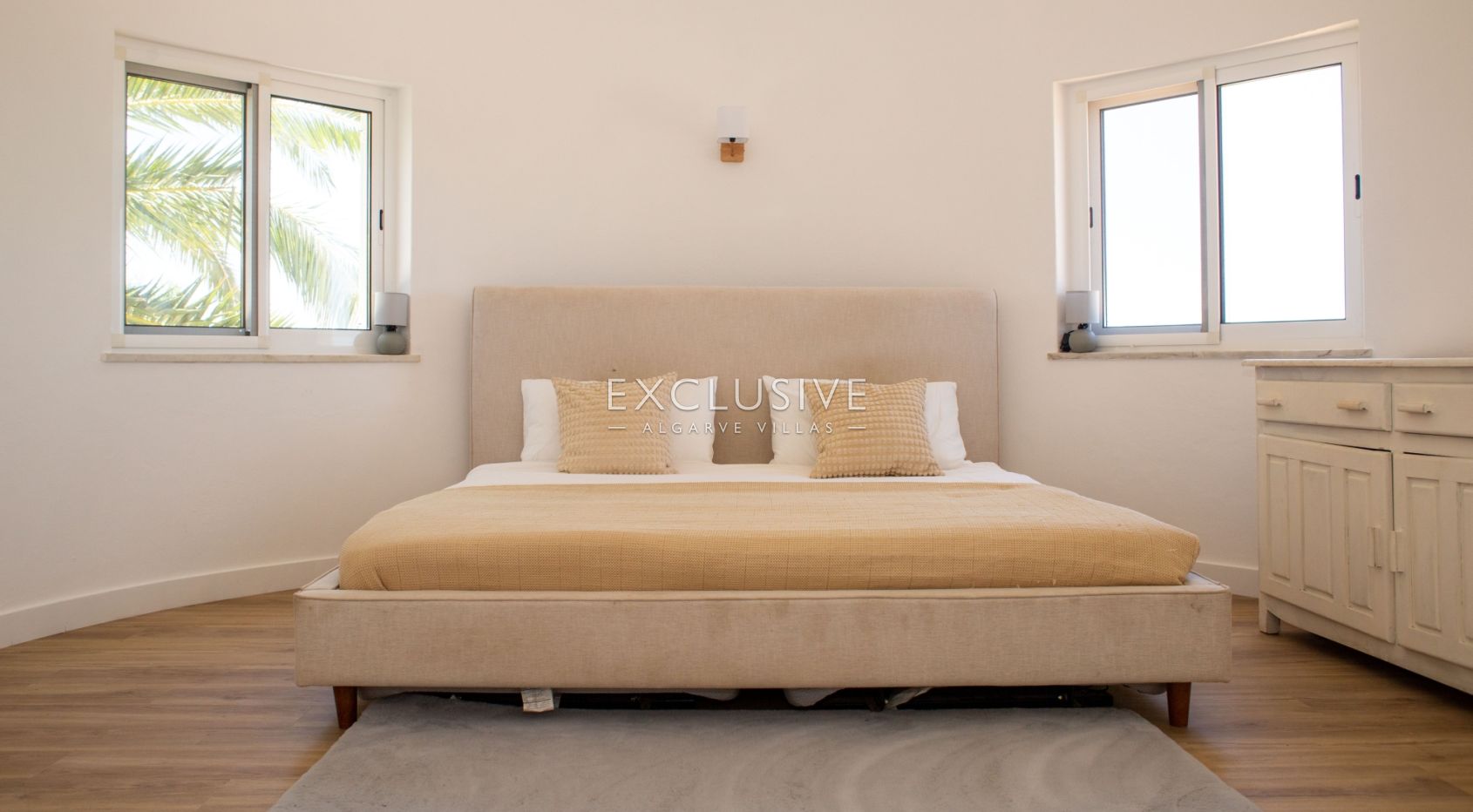 Exklusive Villa mit 4+1 Schlafzimmern und beheiztem Pool auf einem 7910 m² großen Grundstück in Porc