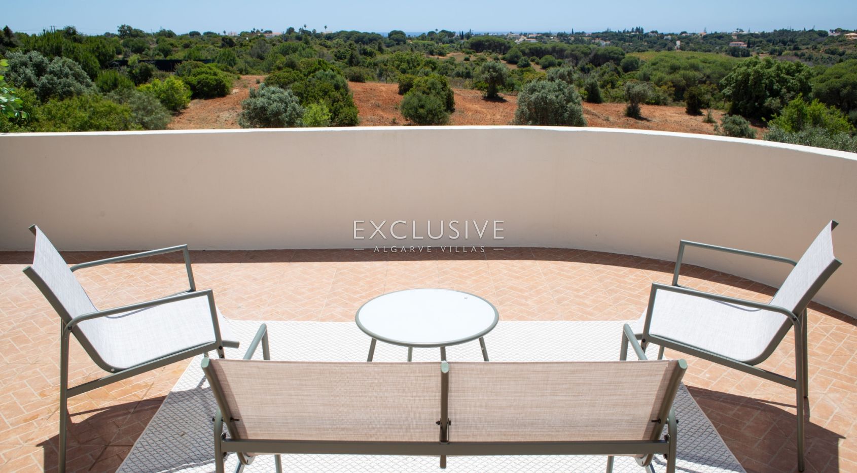 Exklusive Villa mit 4+1 Schlafzimmern und beheiztem Pool auf einem 7910 m² großen Grundstück in Porc