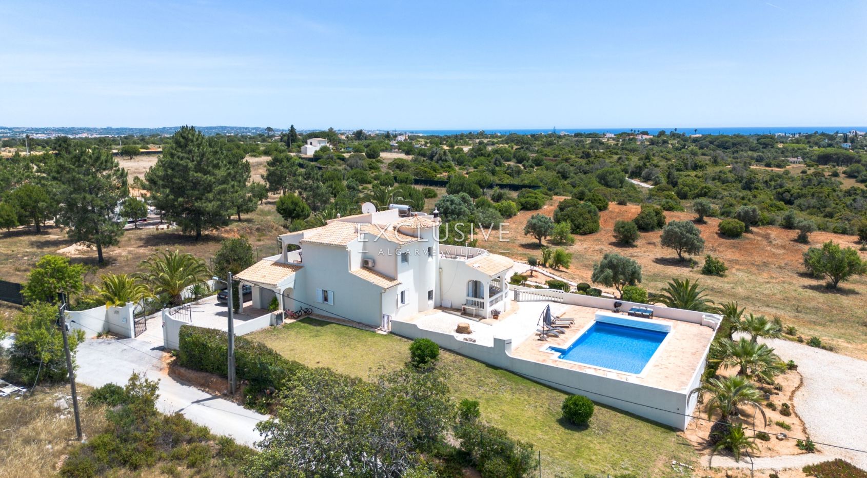 Exklusive Villa mit 4+1 Schlafzimmern und beheiztem Pool auf einem 7910 m² großen Grundstück in Porc