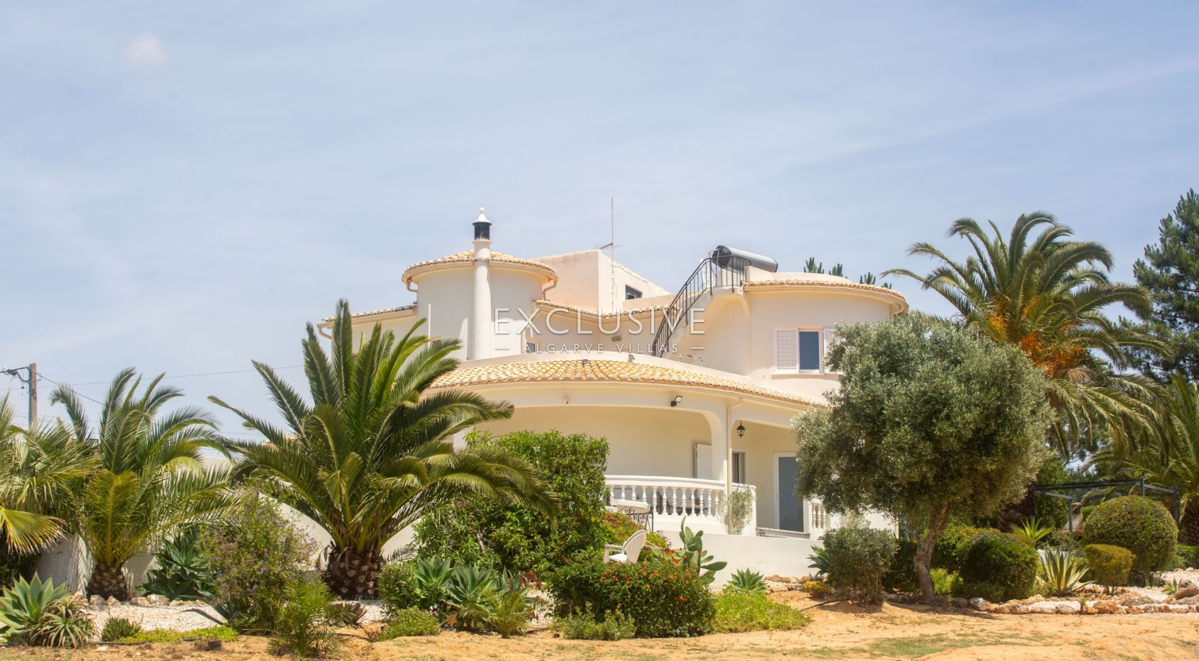 Exklusive Villa mit 4+1 Schlafzimmern und beheiztem Pool auf einem 7910 m² großen Grundstück in Porc