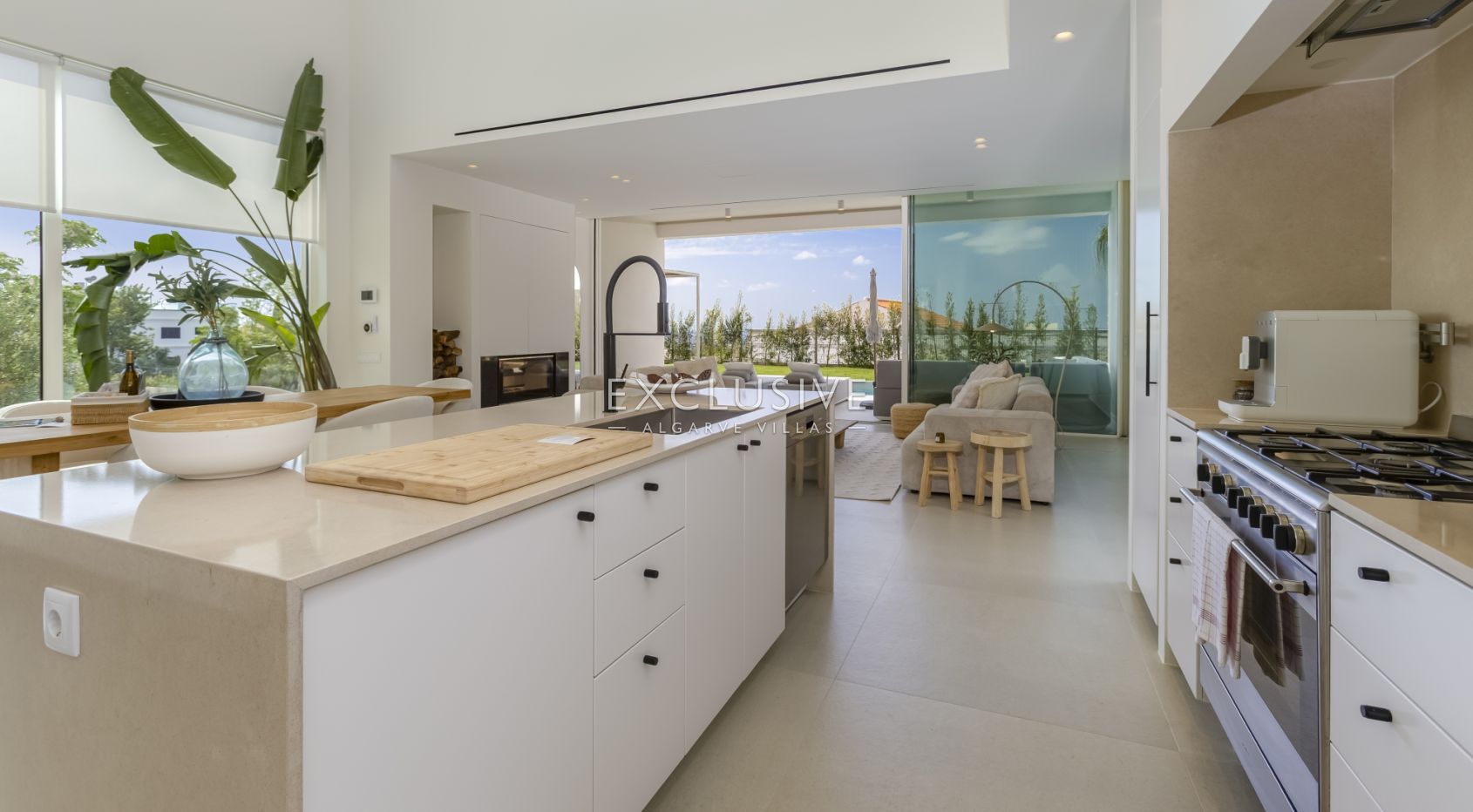 Entdecken Sie eine atemberaubende neue 3-Schlafzimmer-Villa in Santa Bárbara de Nexe, Al