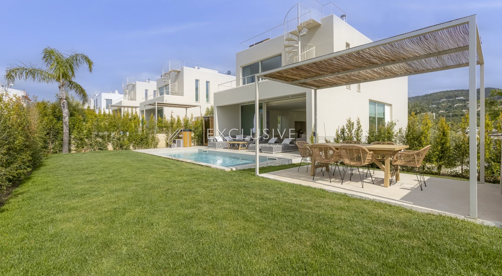 Entdecken Sie eine atemberaubende neue 3-Schlafzimmer-Villa in Santa Bárbara de Nexe, Al