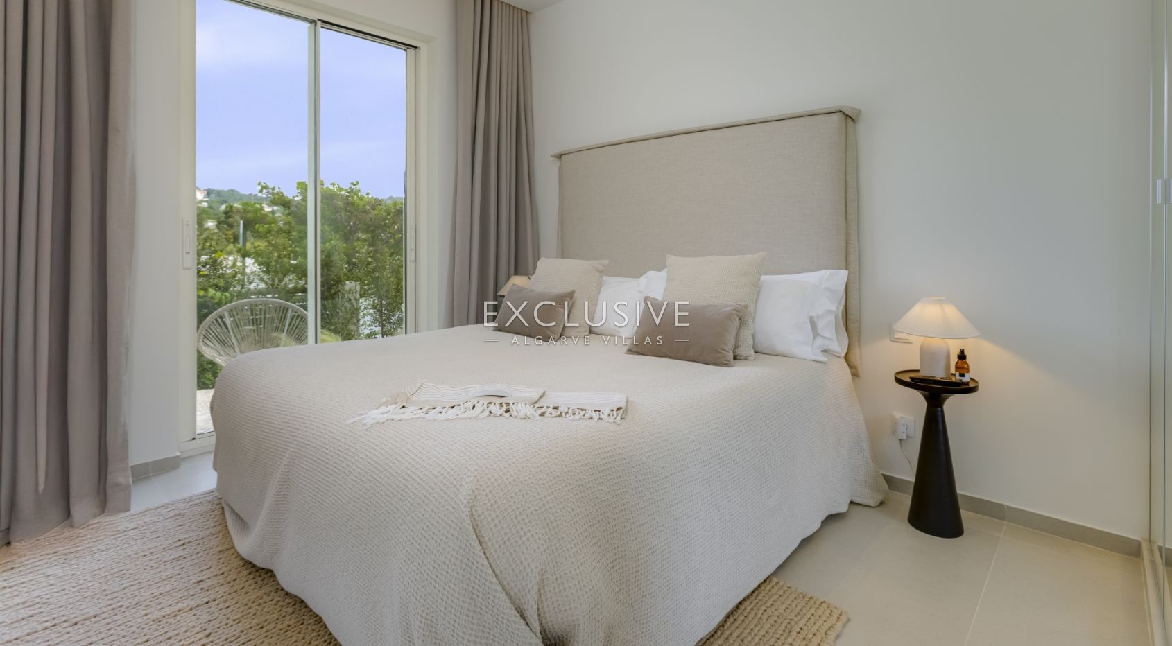 Entdecken Sie eine atemberaubende neue 3-Schlafzimmer-Villa in Santa Bárbara de Nexe, Al