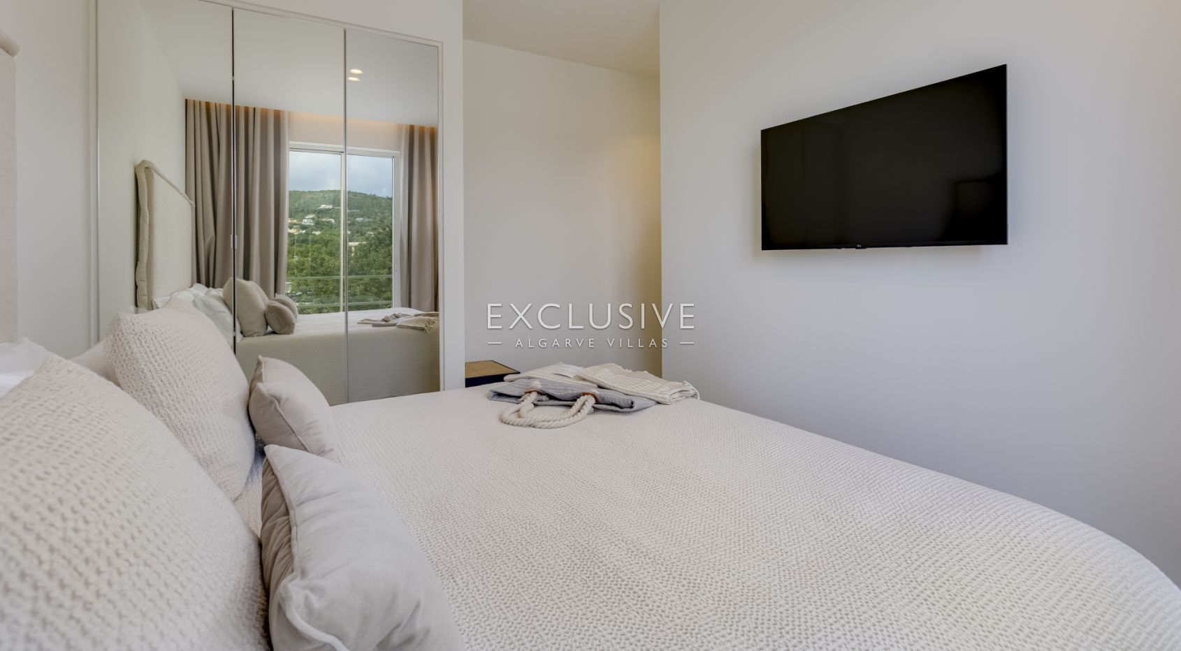 Entdecken Sie eine atemberaubende neue 3-Schlafzimmer-Villa in Santa Bárbara de Nexe, Al