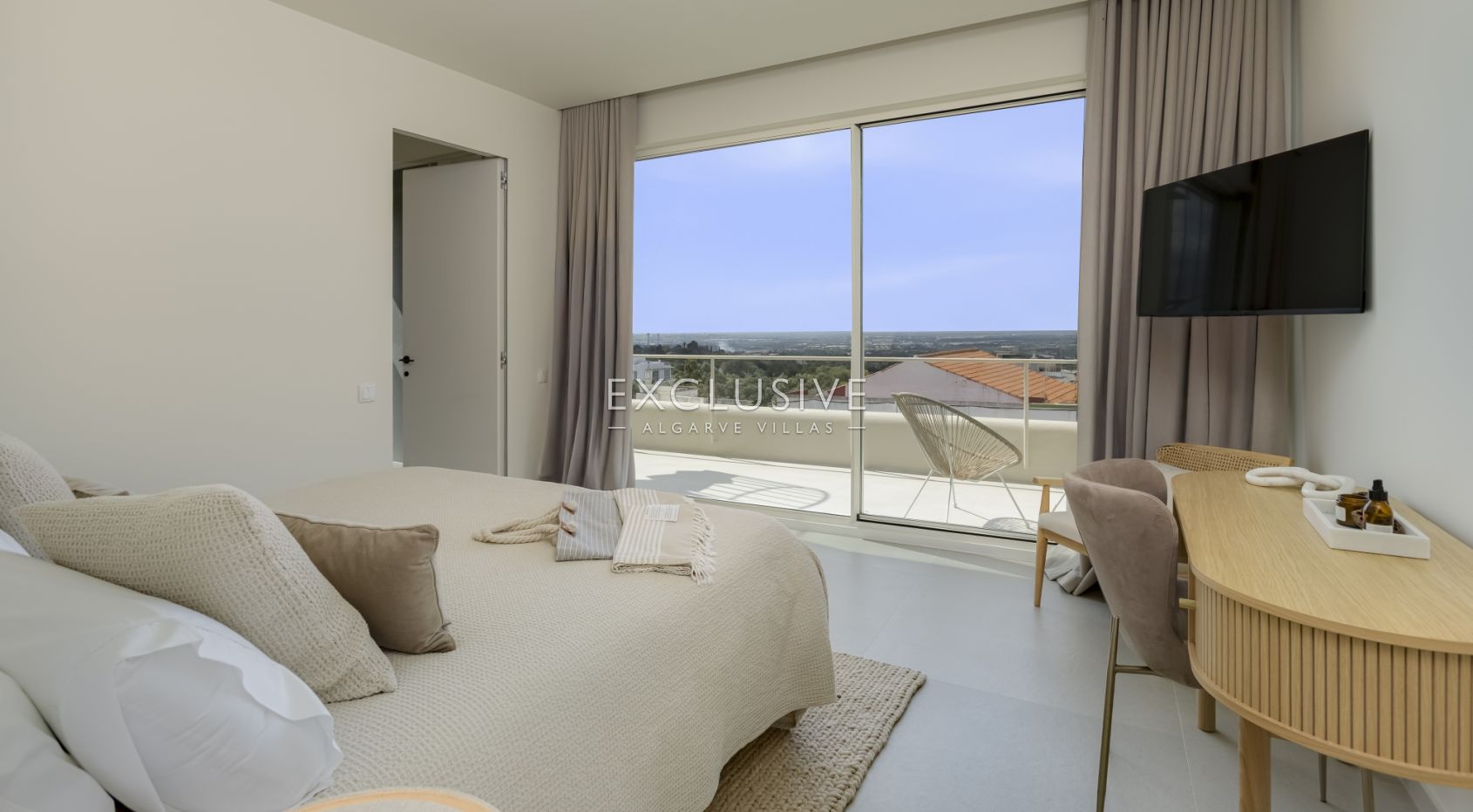 Entdecken Sie eine atemberaubende neue 3-Schlafzimmer-Villa in Santa Bárbara de Nexe, Al