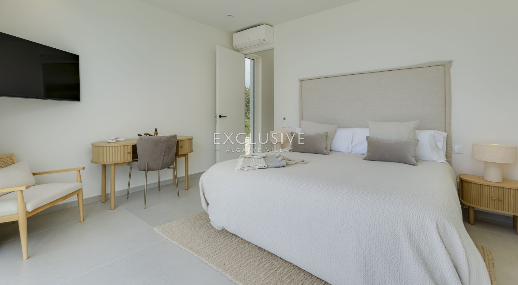 Entdecken Sie eine atemberaubende neue 3-Schlafzimmer-Villa in Santa Bárbara de Nexe, Al