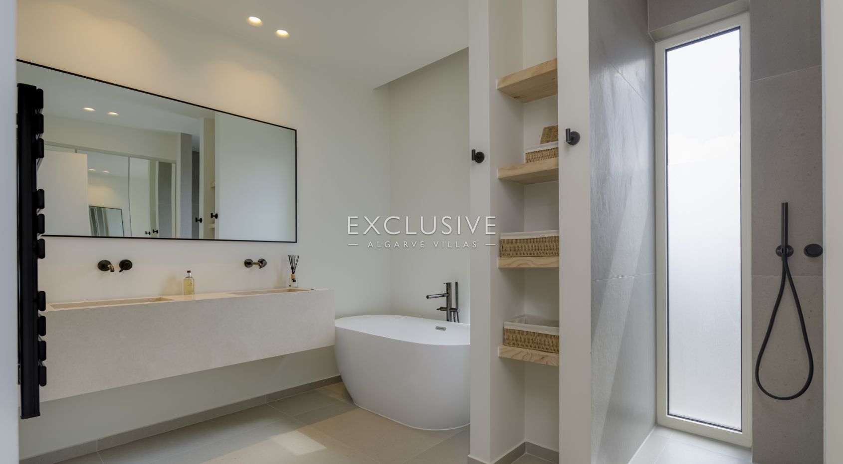 Entdecken Sie eine atemberaubende neue 3-Schlafzimmer-Villa in Santa Bárbara de Nexe, Al