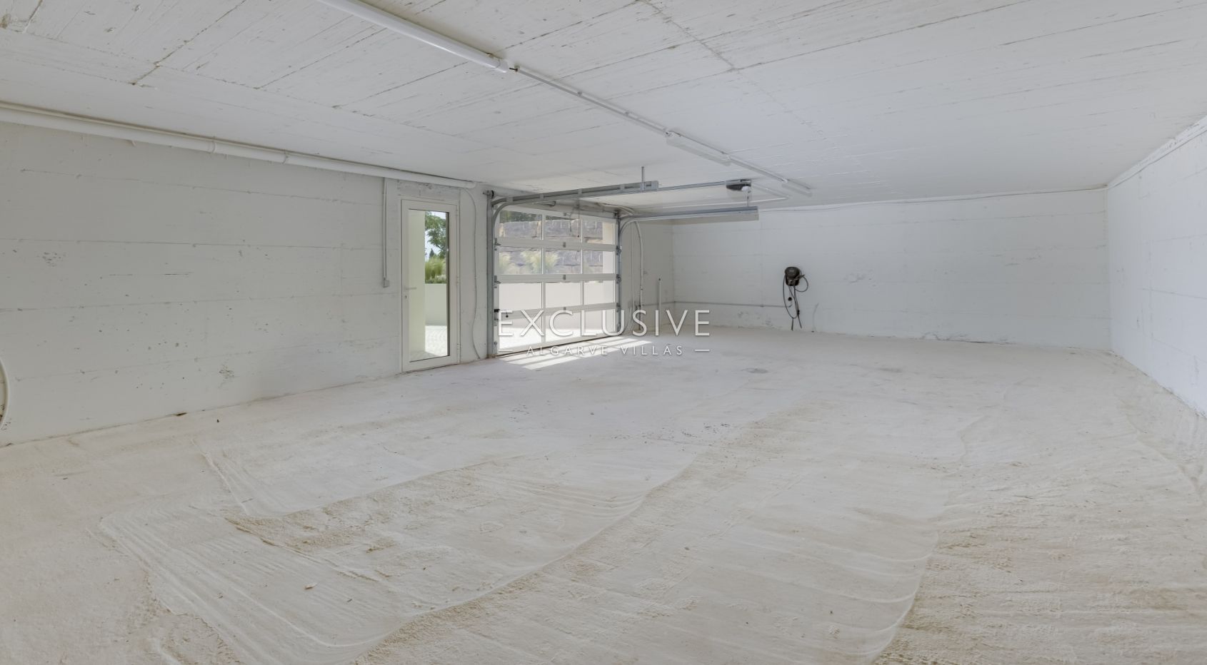 Entdecken Sie eine atemberaubende neue 3-Schlafzimmer-Villa in Santa Bárbara de Nexe, Al