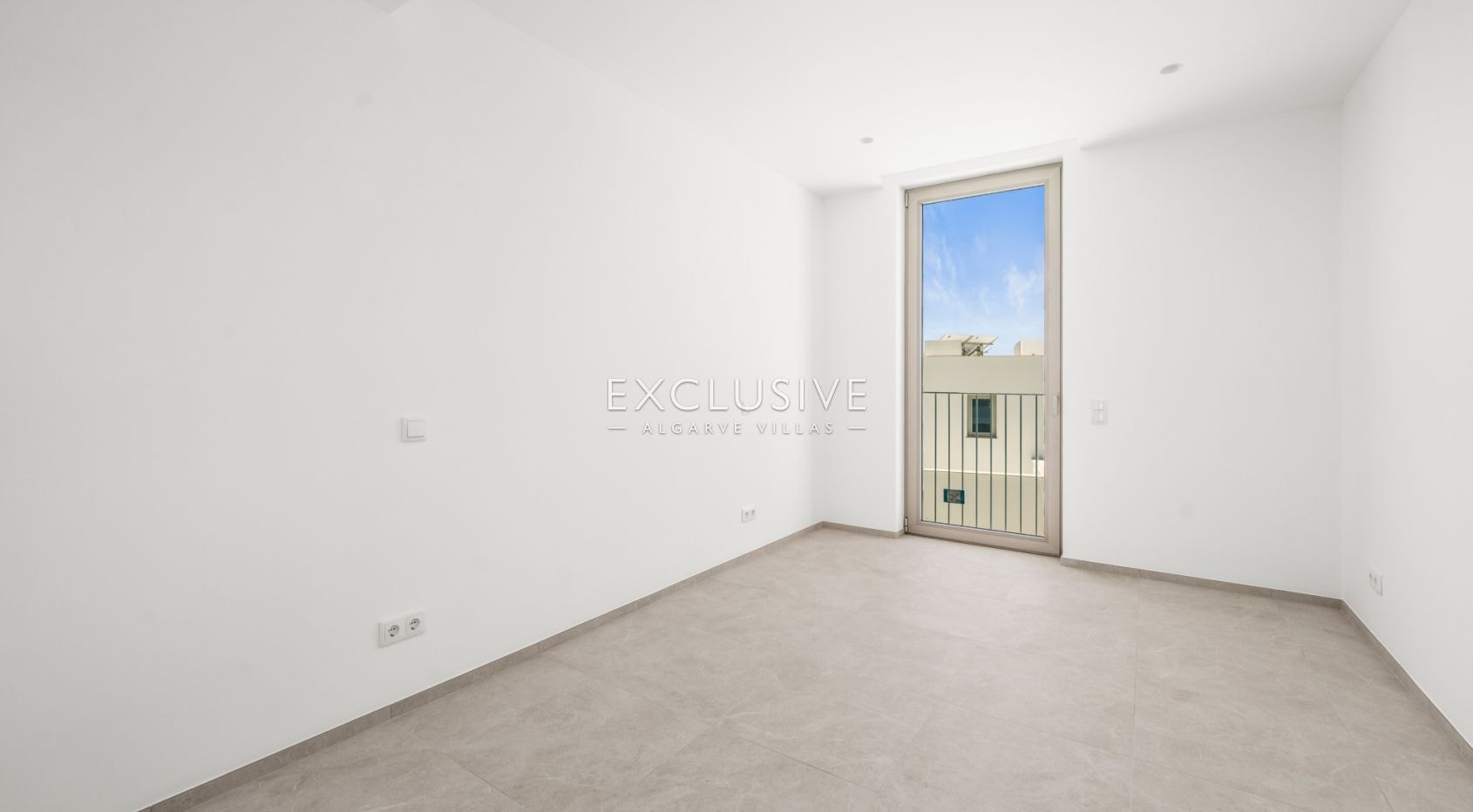 Brandneue Reihenvilla mit 2+1 Schlafzimmern und eigener Dachterrasse in Lagos an der Algarve zu verk