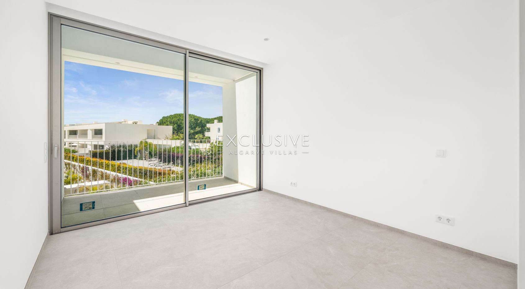 Brandneue Reihenvilla mit 2+1 Schlafzimmern und eigener Dachterrasse in Lagos an der Algarve zu verk