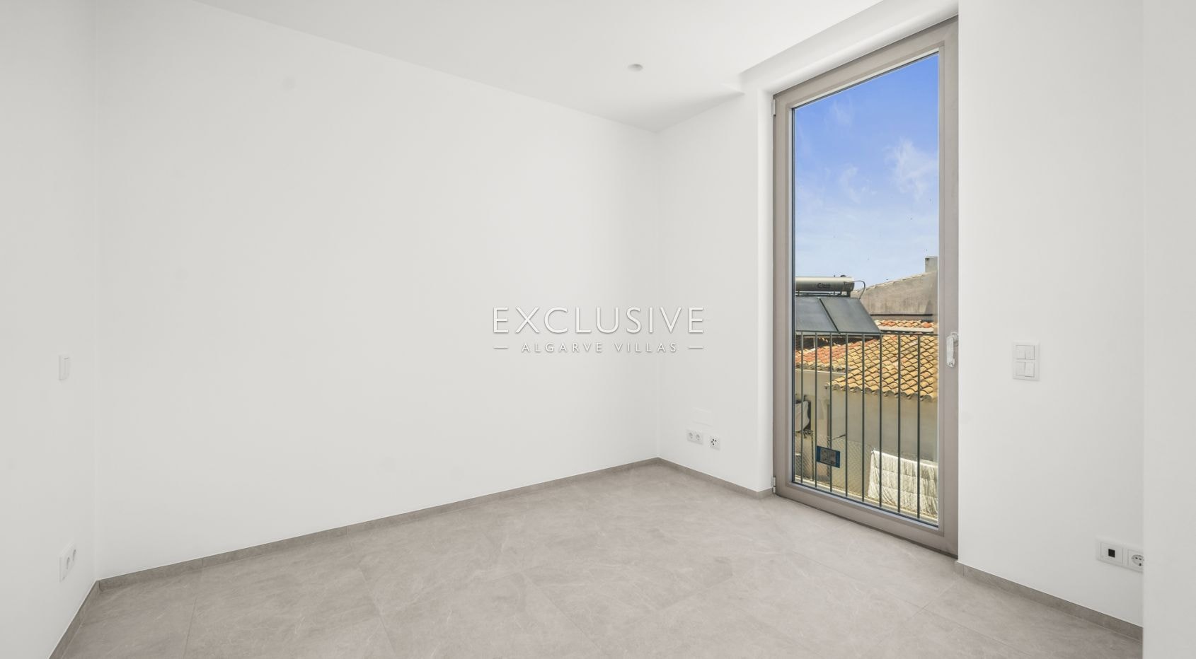 Brandneue Reihenvilla mit 2+1 Schlafzimmern und eigener Dachterrasse in Lagos an der Algarve zu verk