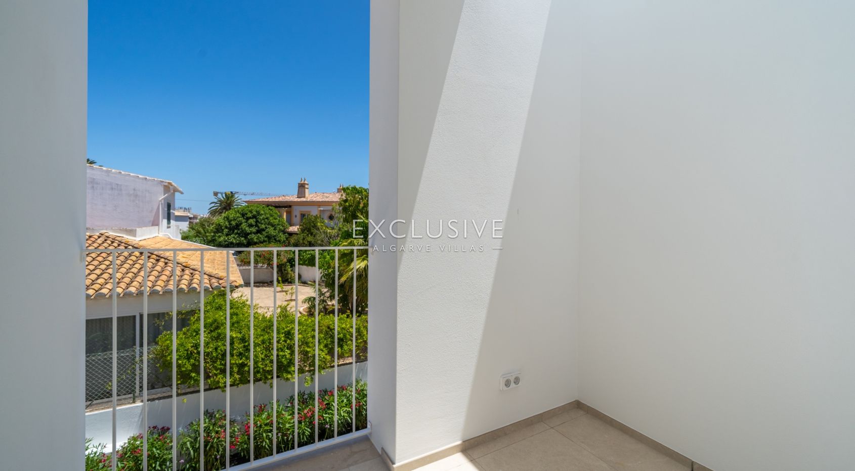 Brandneue Reihenvilla mit 2+1 Schlafzimmern und eigener Dachterrasse in Lagos an der Algarve zu verk