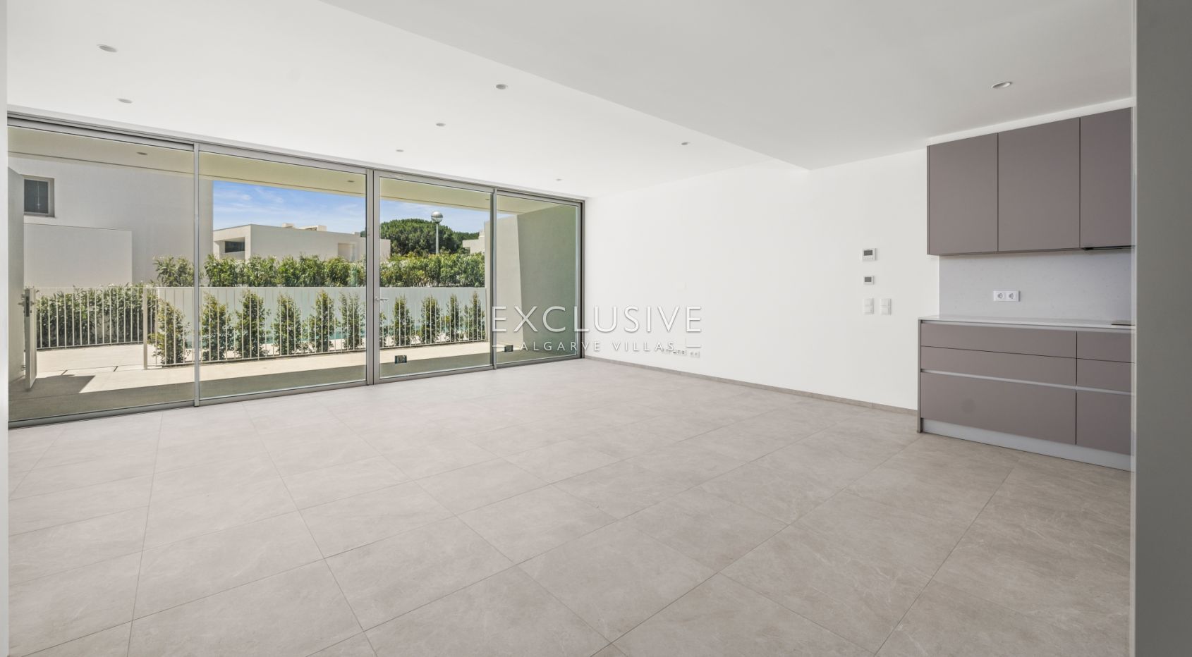 Brandneue Reihenvilla mit 2+1 Schlafzimmern und eigener Dachterrasse in Lagos an der Algarve zu verk