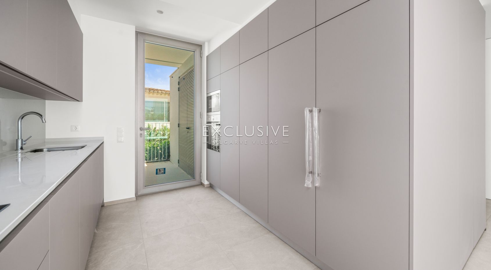 Brandneue Reihenvilla mit 2+1 Schlafzimmern und eigener Dachterrasse in Lagos an der Algarve zu verk
