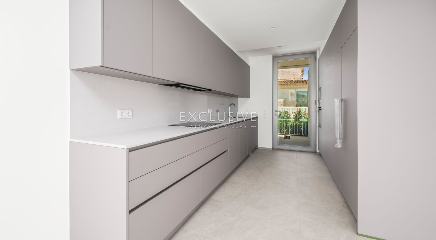 Brandneue Reihenvilla mit 2+1 Schlafzimmern und eigener Dachterrasse in Lagos an der Algarve zu verk