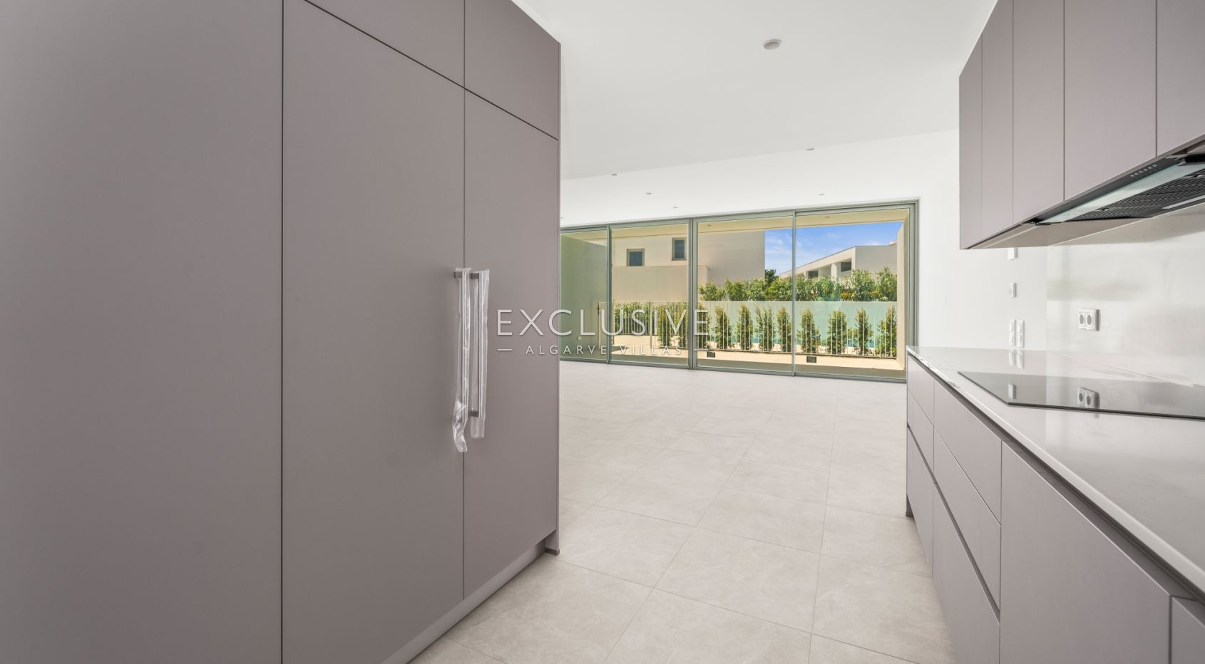 Brandneue Reihenvilla mit 2+1 Schlafzimmern und eigener Dachterrasse in Lagos an der Algarve zu verk