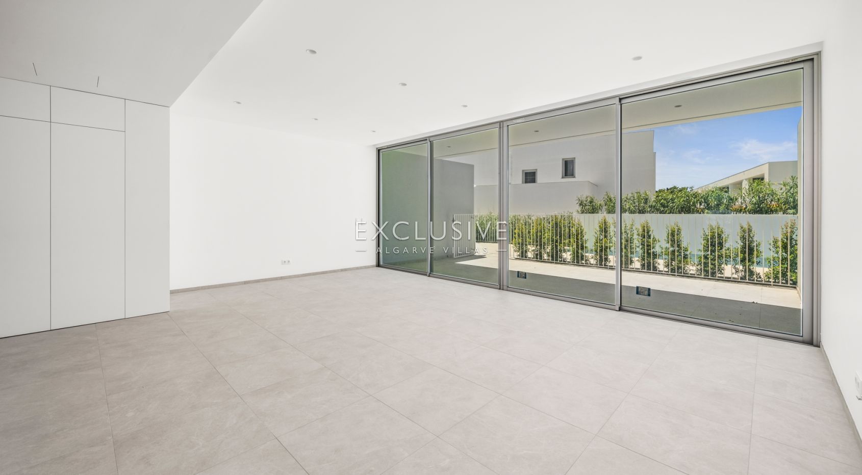 Brandneue Reihenvilla mit 2+1 Schlafzimmern und eigener Dachterrasse in Lagos an der Algarve zu verk