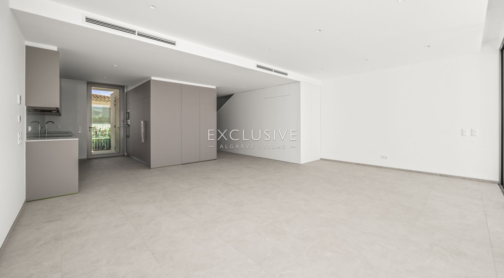 Brandneue Reihenvilla mit 2+1 Schlafzimmern und eigener Dachterrasse in Lagos an der Algarve zu verk