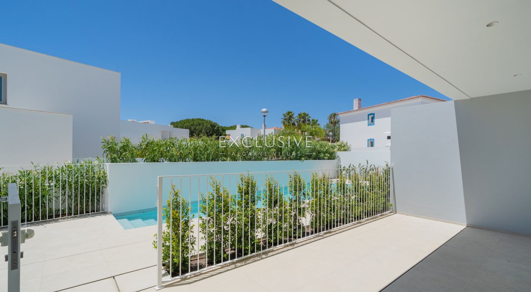 Brandneue Reihenvilla mit 2+1 Schlafzimmern und eigener Dachterrasse in Lagos an der Algarve zu verk