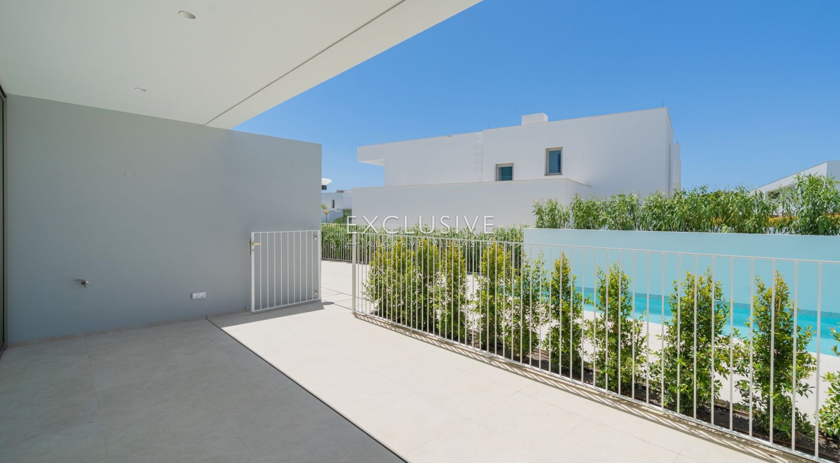 Brandneue Reihenvilla mit 2+1 Schlafzimmern und eigener Dachterrasse in Lagos an der Algarve zu verk
