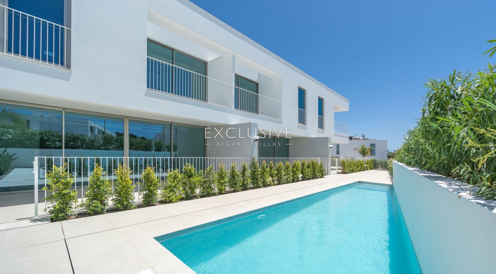 Brandneue Reihenvilla mit 2+1 Schlafzimmern und eigener Dachterrasse in Lagos an der Algarve zu verk