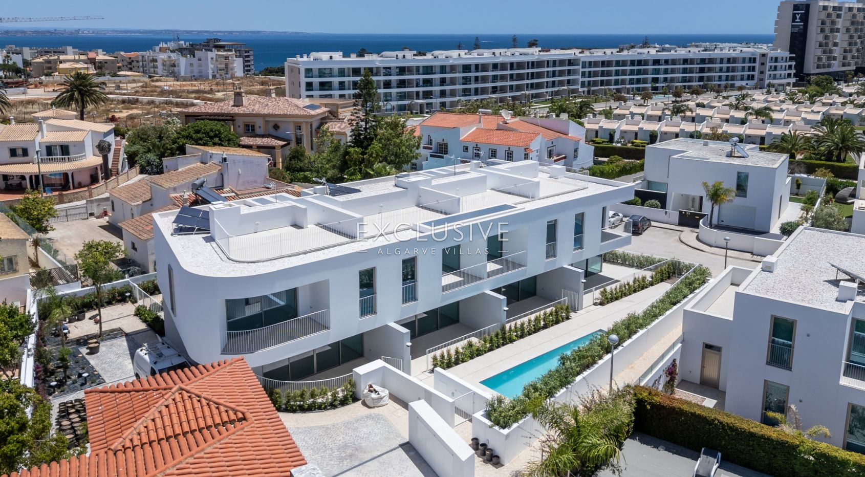 Brandneue Reihenvilla mit 2+1 Schlafzimmern und eigener Dachterrasse in Lagos an der Algarve zu verk