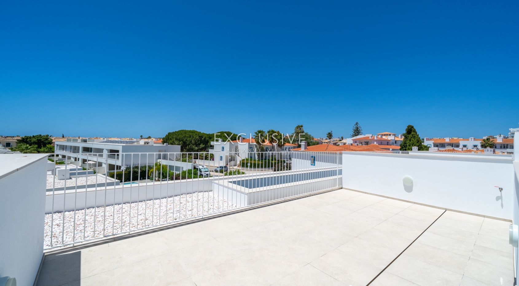 Brandneue Reihenvilla mit 2+1 Schlafzimmern und eigener Dachterrasse in Lagos an der Algarve zu verk