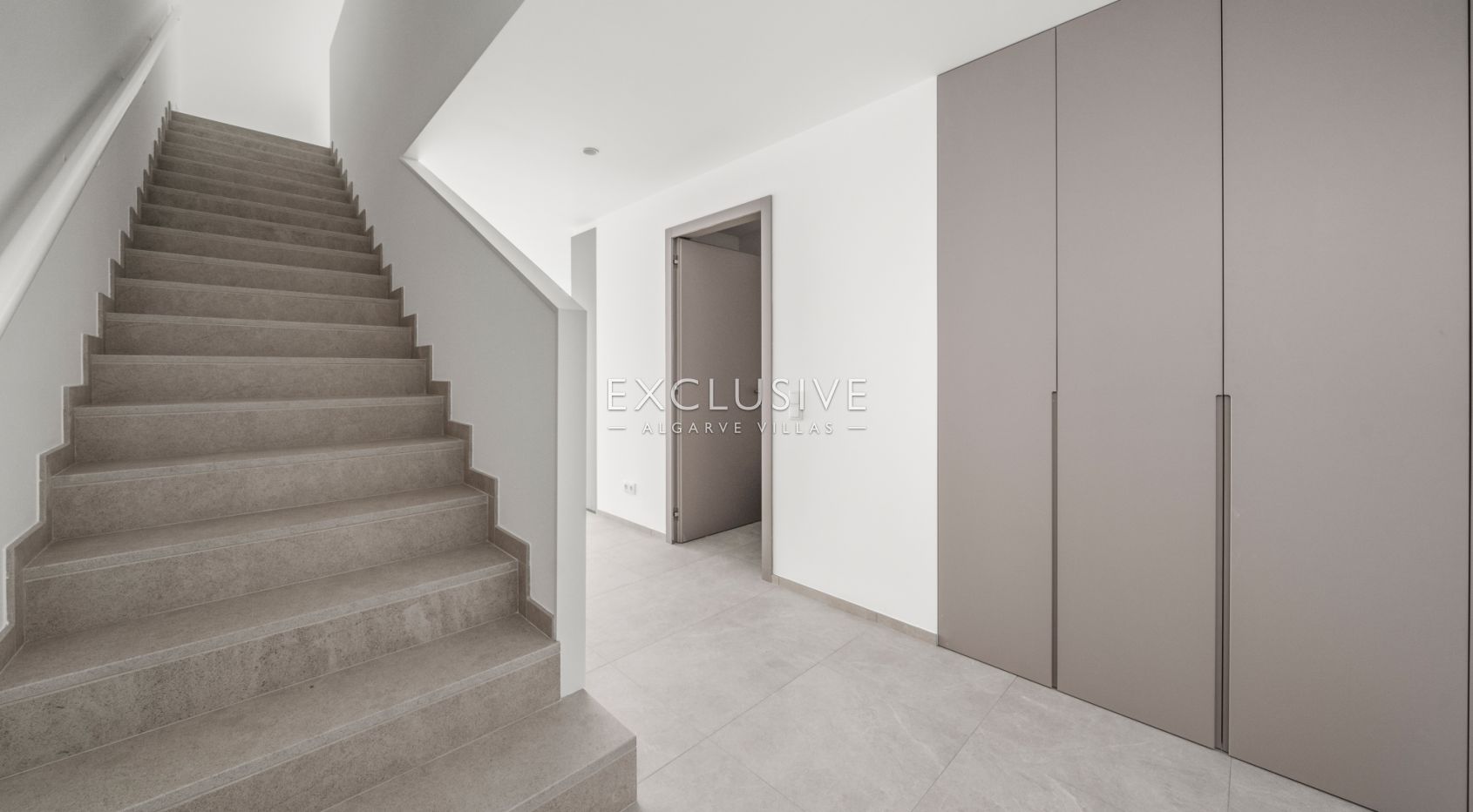 Brandneue Reihenvilla mit 2+1 Schlafzimmern und eigener Dachterrasse in Lagos an der Algarve zu verk