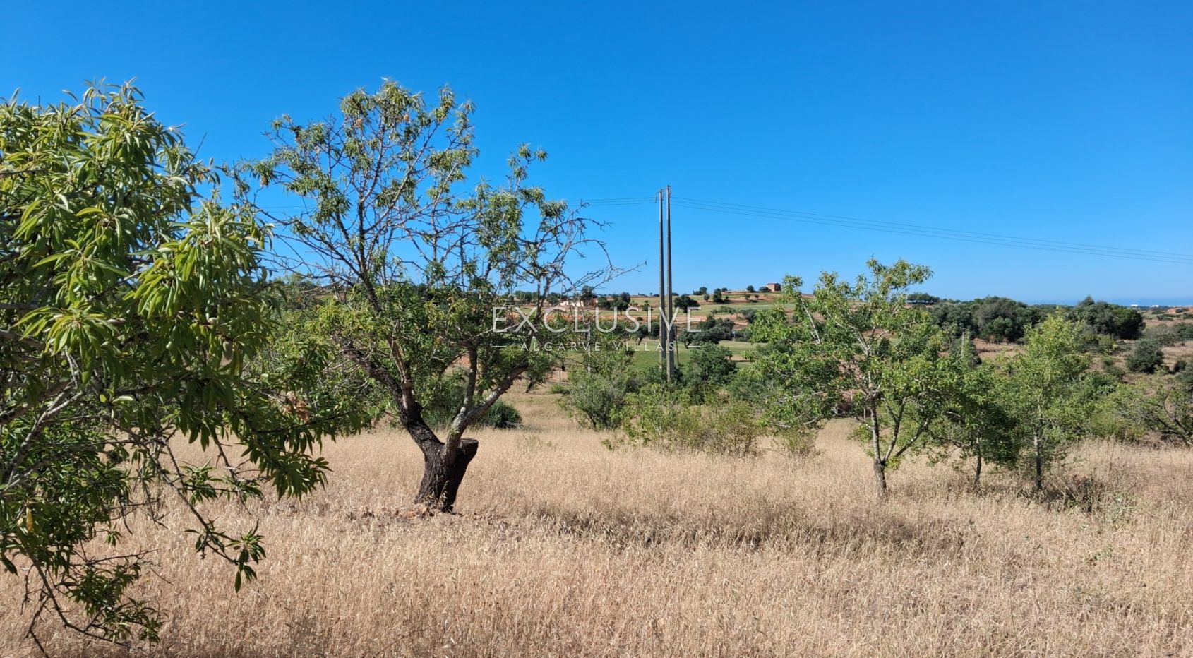 Grundstück mit Ruinen, Meer- und Golfblick in der Nähe des Golfplatzes in Lagoa