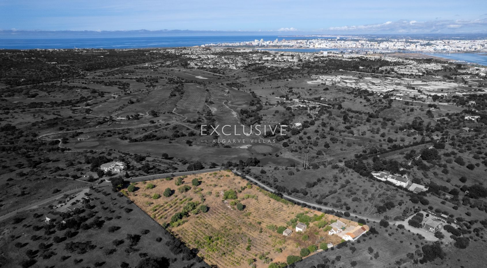 Grundstück mit Ruinen, Meer- und Golfblick in der Nähe des Golfplatzes in Lagoa
