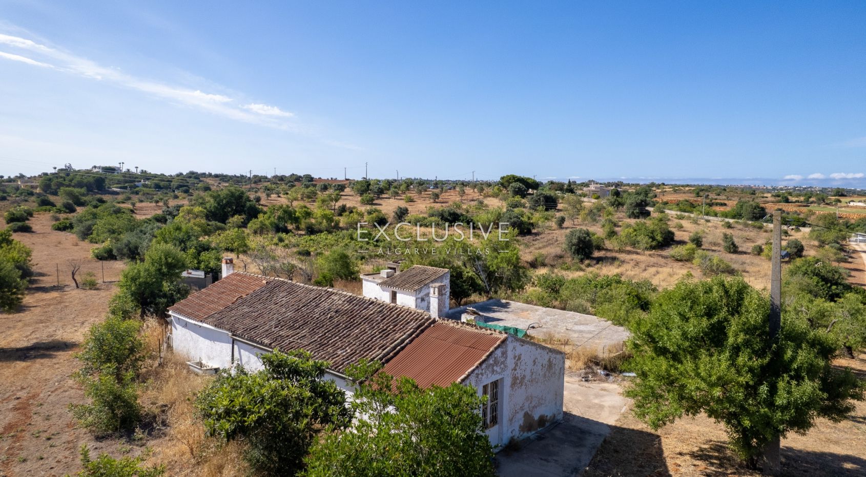 Grundstück mit Ruinen, Meer- und Golfblick in der Nähe des Golfplatzes in Lagoa