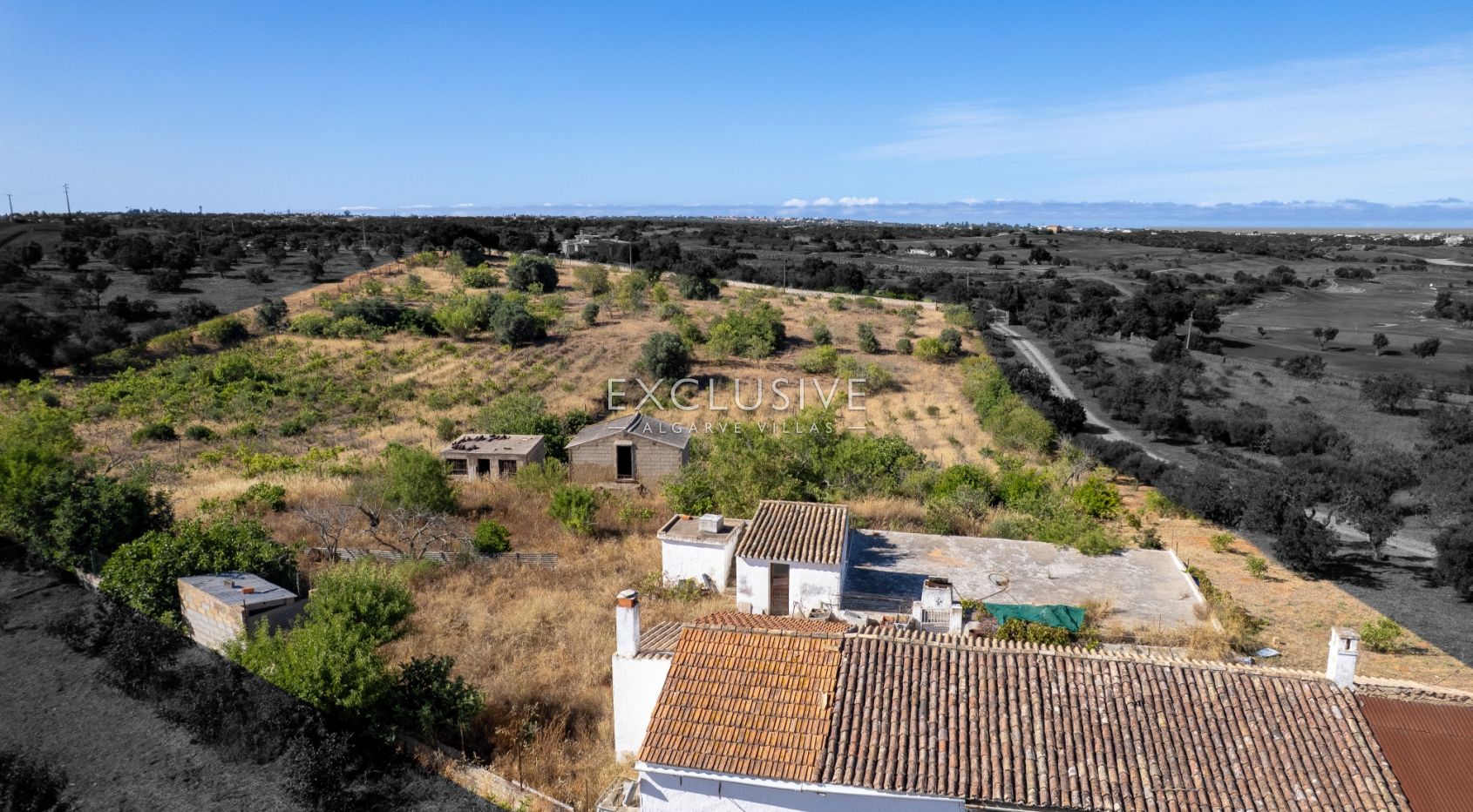 Grundstück mit Ruinen, Meer- und Golfblick in der Nähe des Golfplatzes in Lagoa