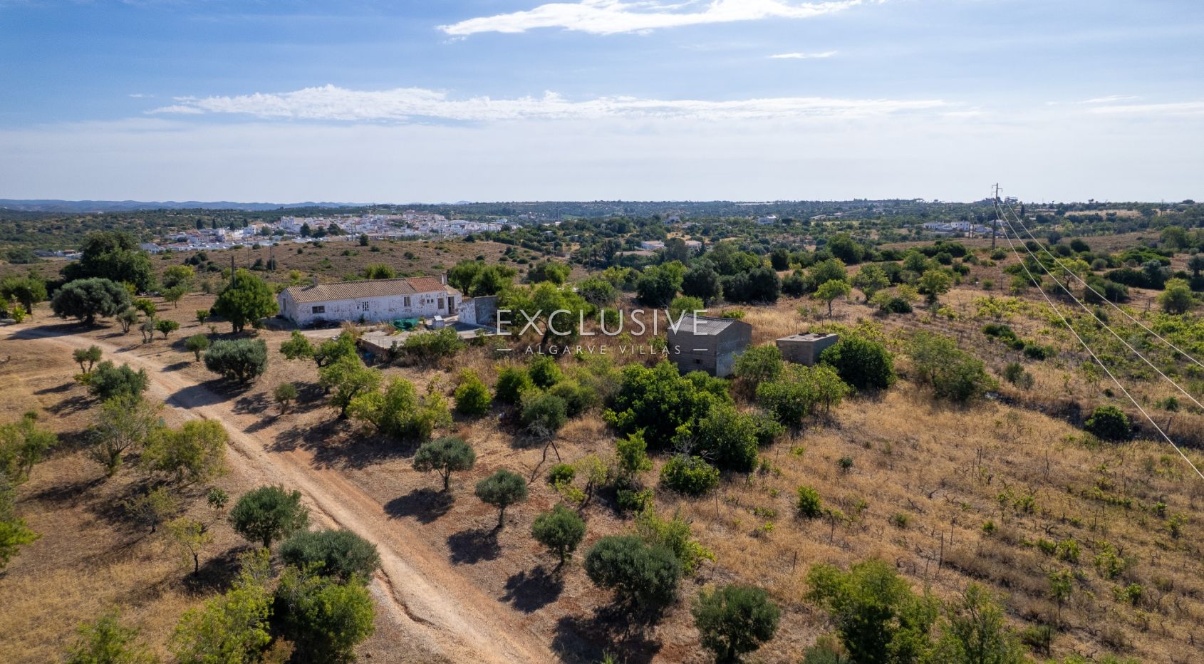 Grundstück mit Ruinen, Meer- und Golfblick in der Nähe des Golfplatzes in Lagoa