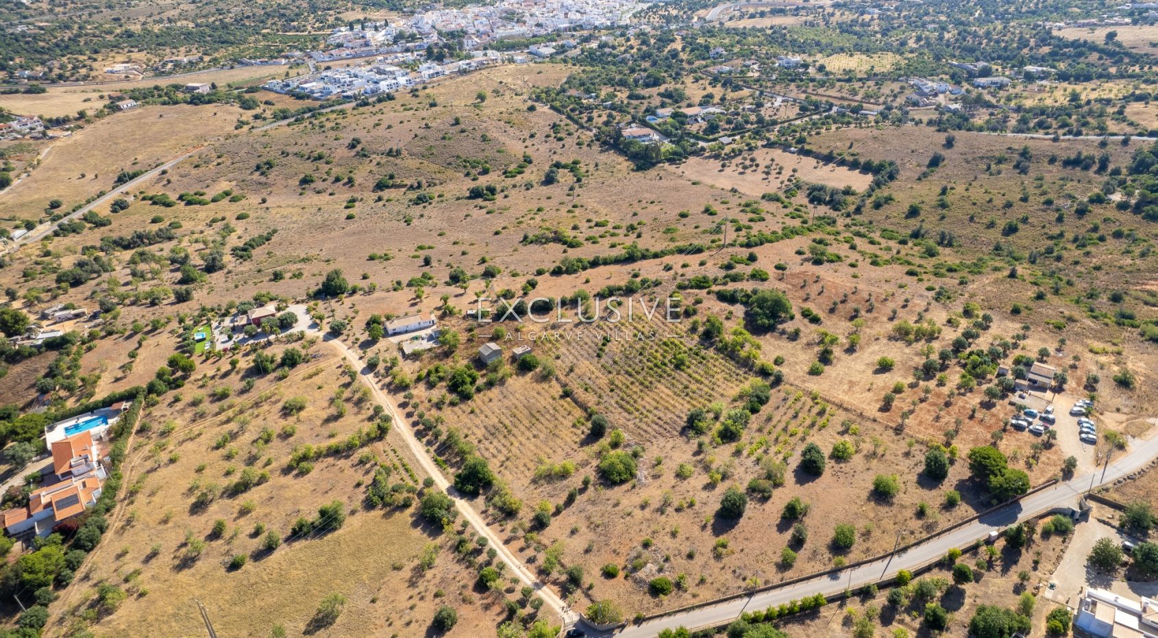 Grundstück mit Ruinen, Meer- und Golfblick in der Nähe des Golfplatzes in Lagoa