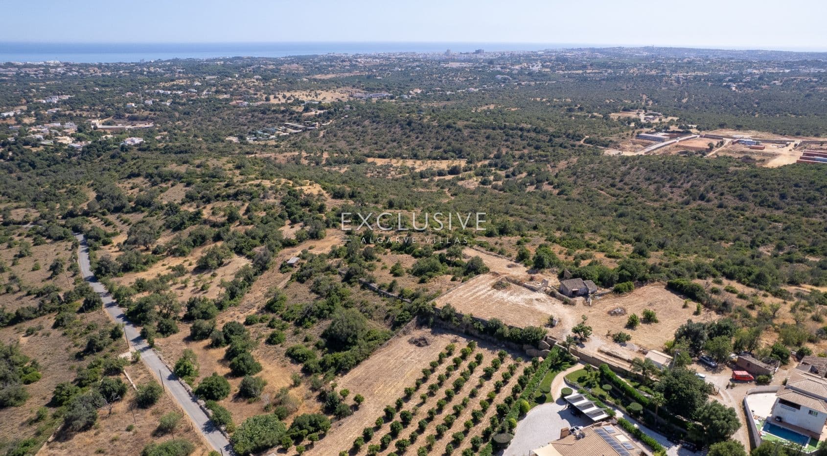 4 Grundstücke mit 2 Ruinen zum Bau von 2 Immobilien mit Meerblick in Albufeira-2
