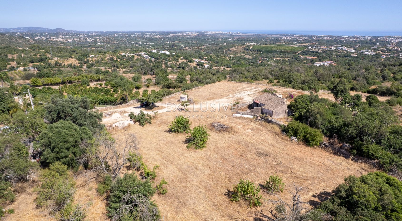 4 Grundstücke mit 2 Ruinen zum Bau von 2 Immobilien mit Meerblick in Albufeira