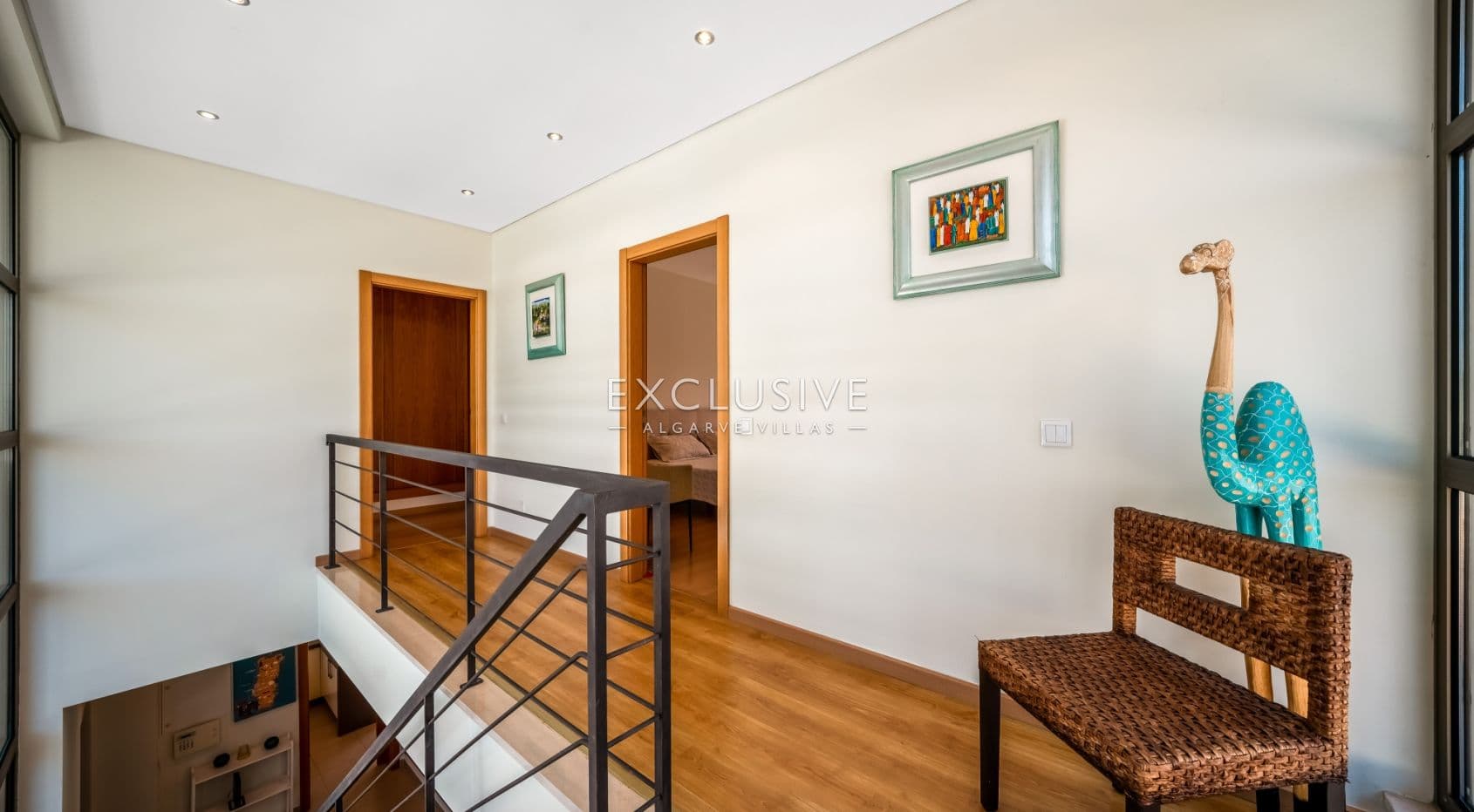 Modern 4-Bedroom Villa with Pool, beach & golf nearby, Alcantarilha, Algarve