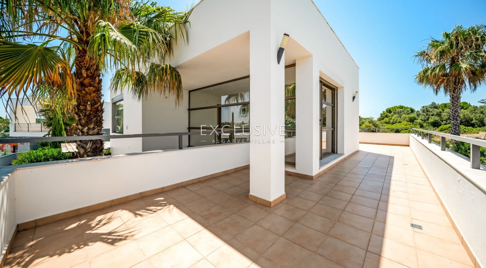 Modern 4-Bedroom Villa with Pool, beach & golf nearby, Alcantarilha, Algarve