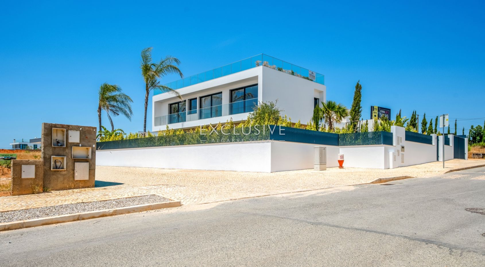Neue Luxusvilla mit 4 Schlafzimmern und Pool in Encosta Dourada, Pêra, Algarve