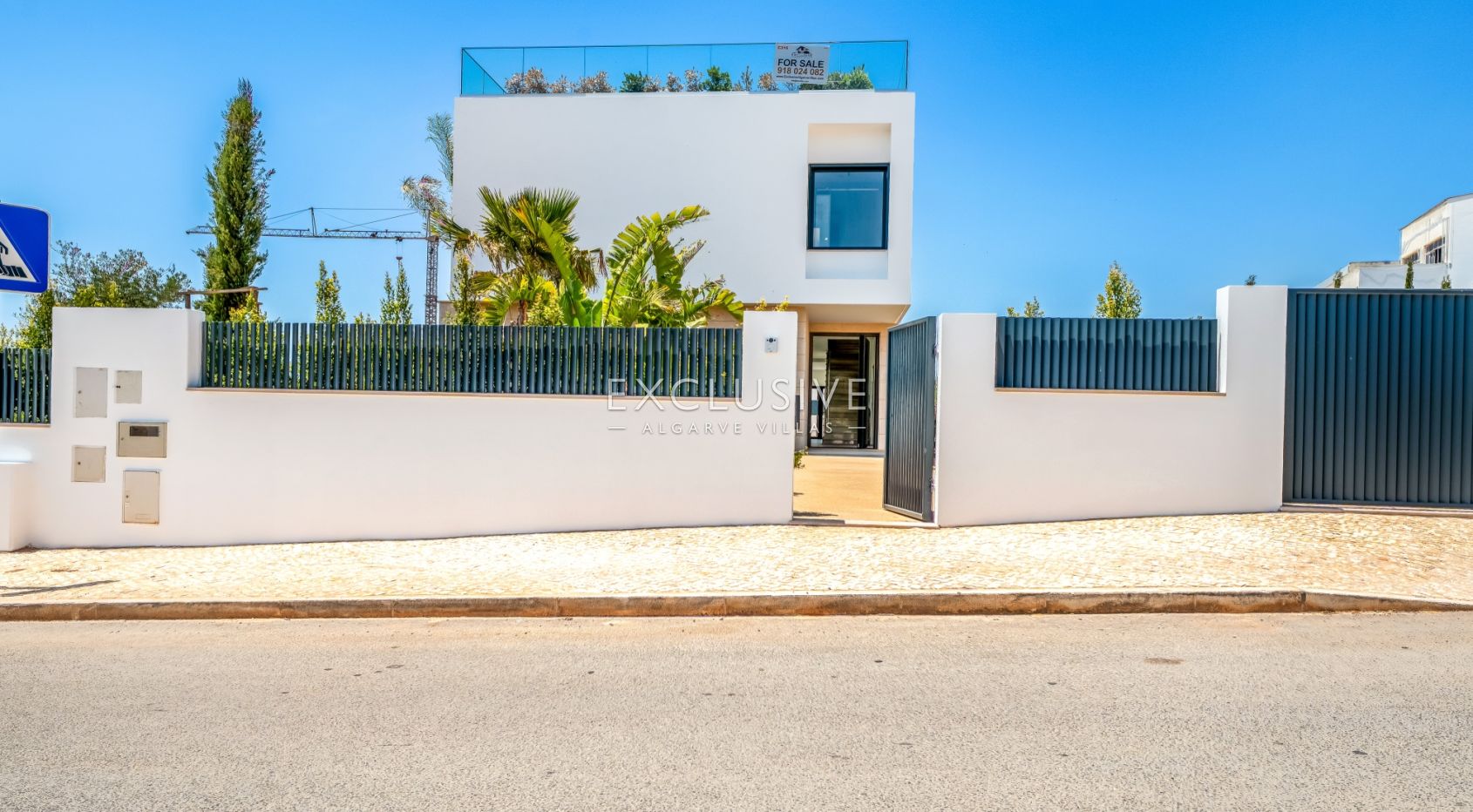 Neue Luxusvilla mit 4 Schlafzimmern und Pool in Encosta Dourada, Pêra, Algarve