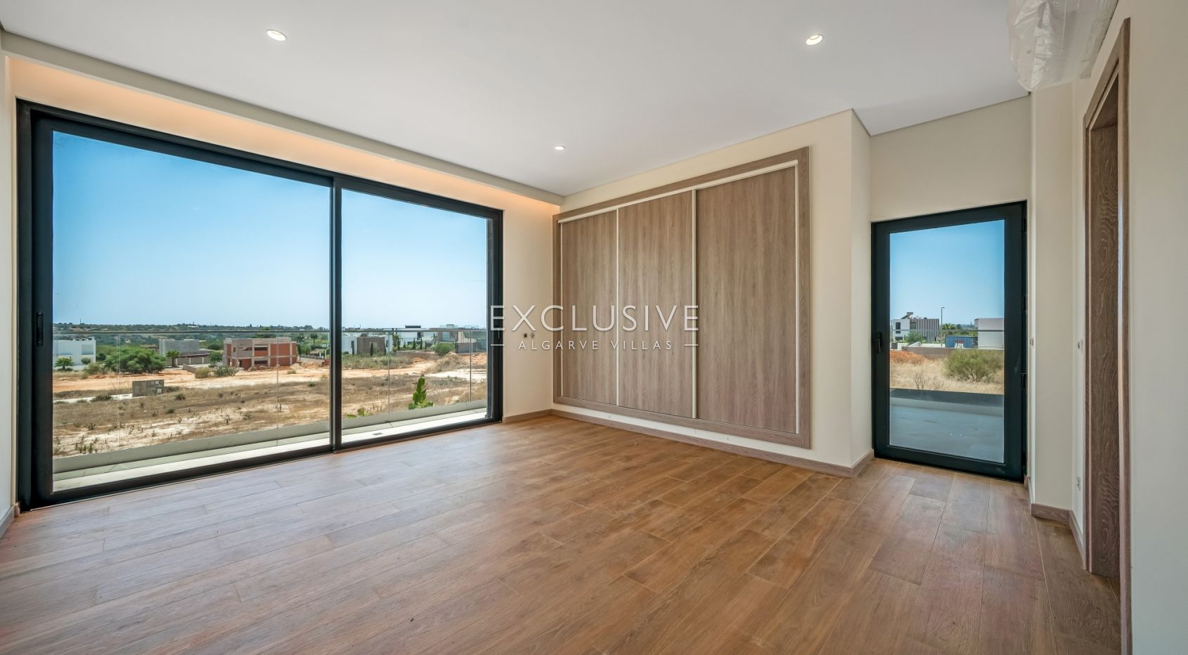 Neue Luxusvilla mit 4 Schlafzimmern und Pool in Encosta Dourada, Pêra, Algarve