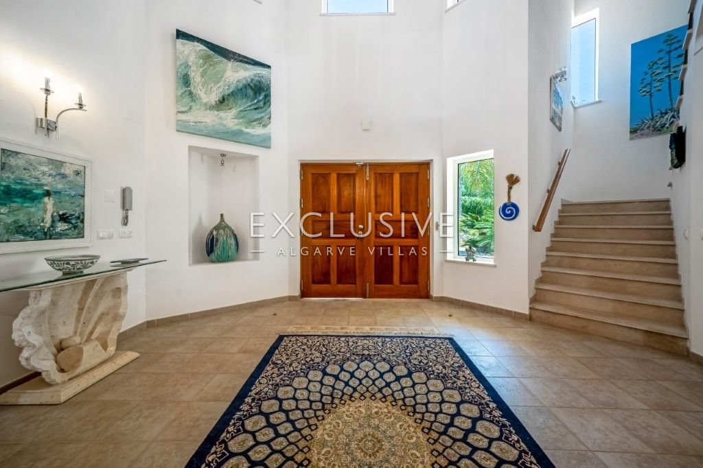 Moderne Villa mit 4 Schlafzimmern, traditionellen portugiesischen Elementen, Pool und Meerblick zu v