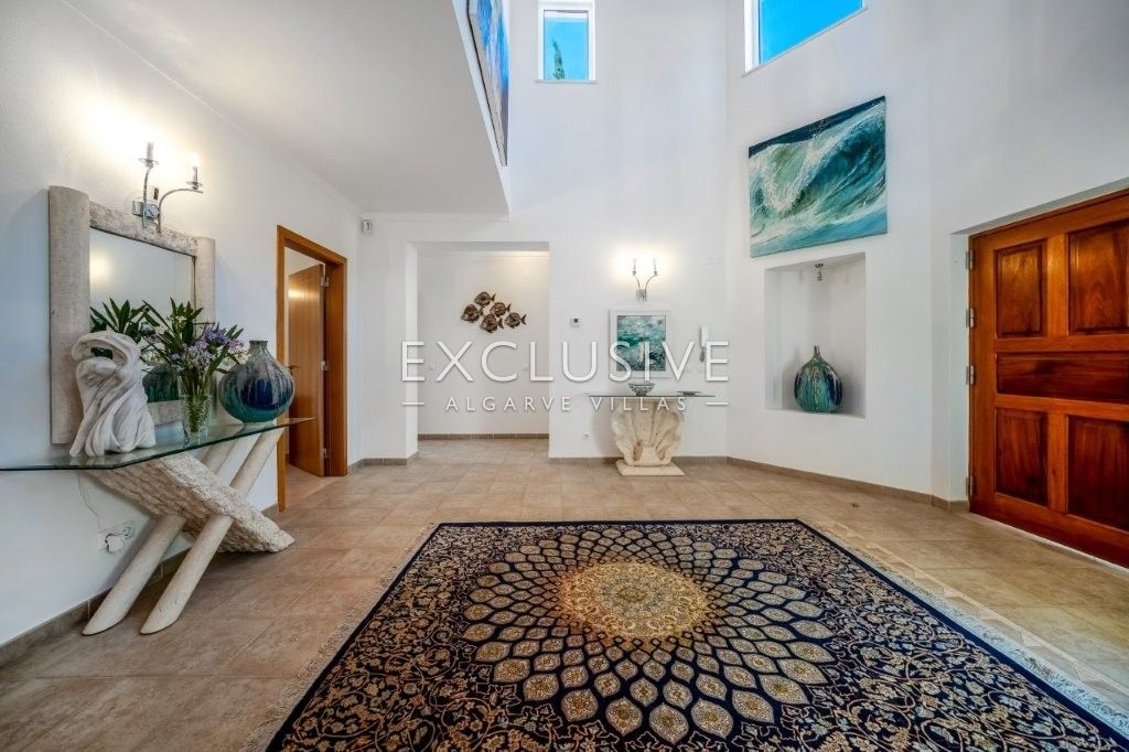 Moderne Villa mit 4 Schlafzimmern, traditionellen portugiesischen Elementen, Pool und Meerblick zu v