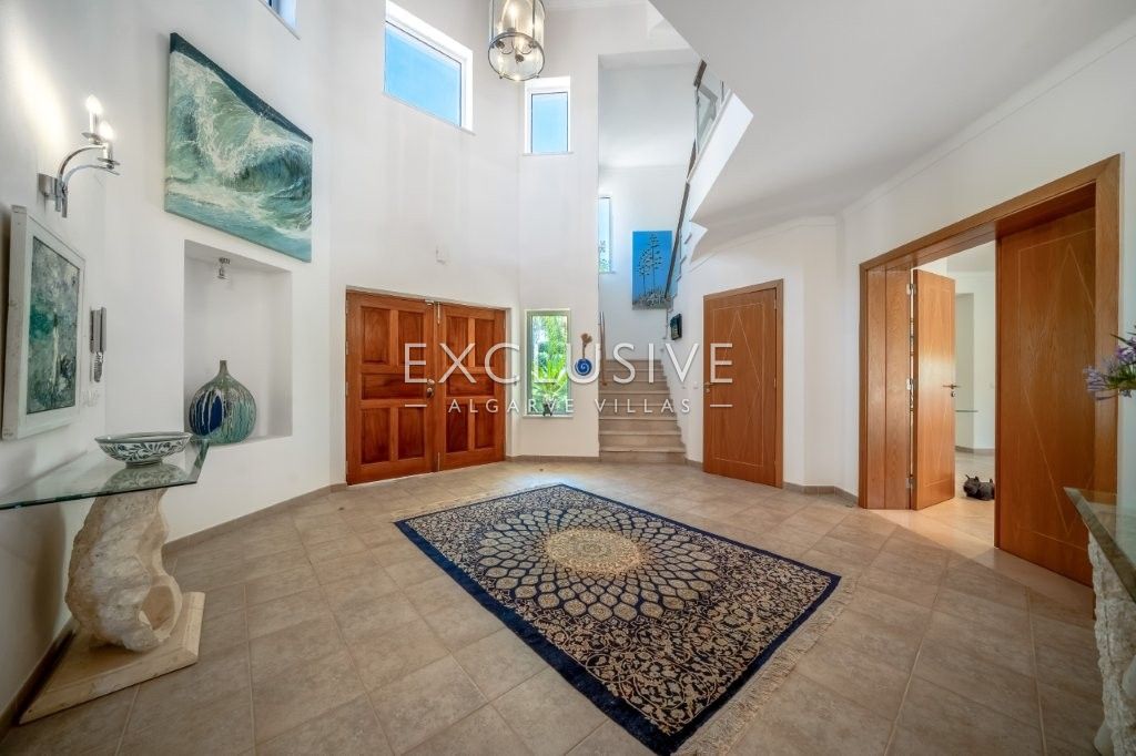 Moderne Villa mit 4 Schlafzimmern, traditionellen portugiesischen Elementen, Pool und Meerblick zu v